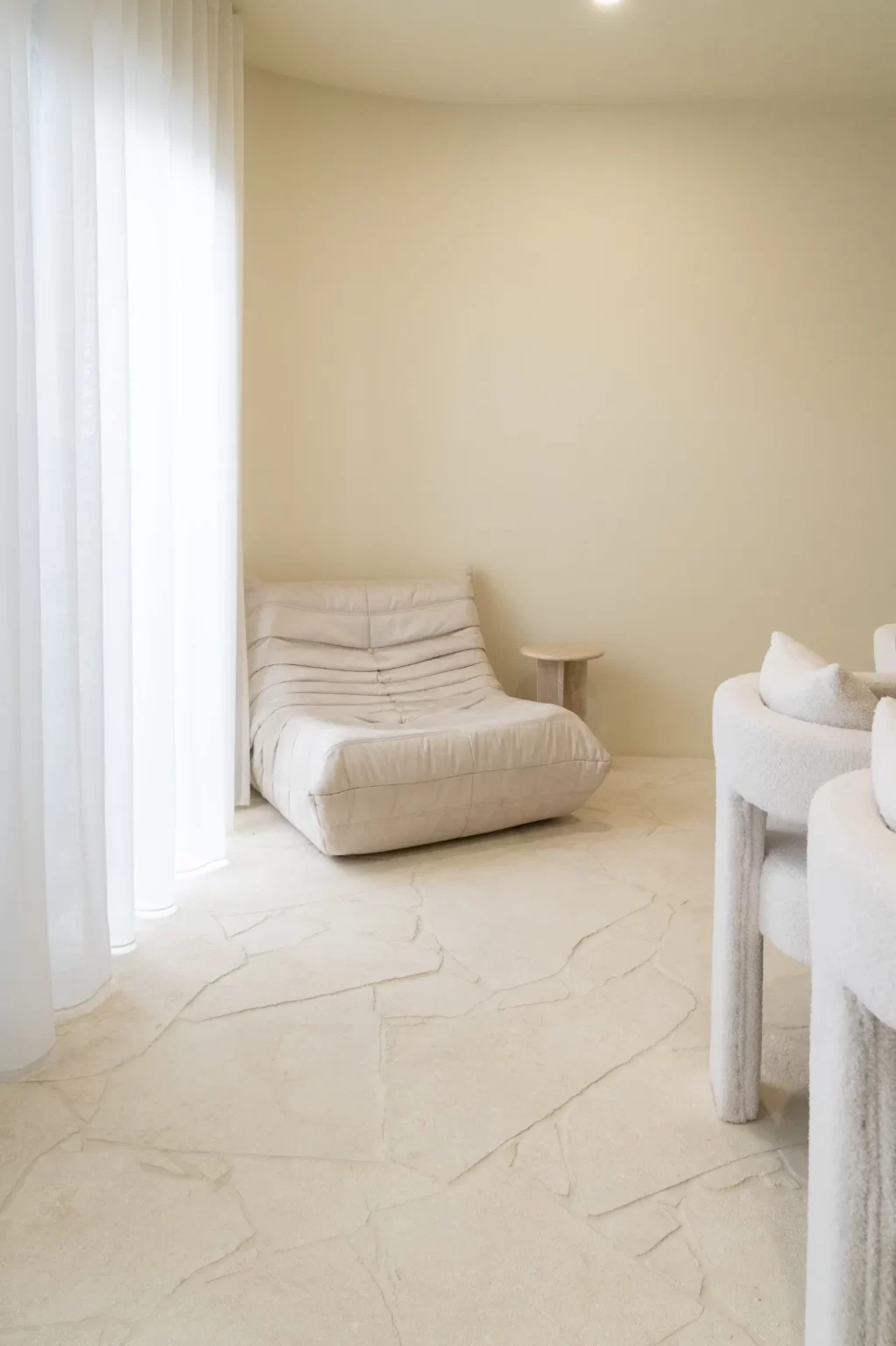 CREMA_NOVELDA_SANDBLASTED_LIMESTONE_CRAZY_PAVING_RMS_TRADERS_NATURAL_STONE_SUPPLIER_MELBOURNE (13)