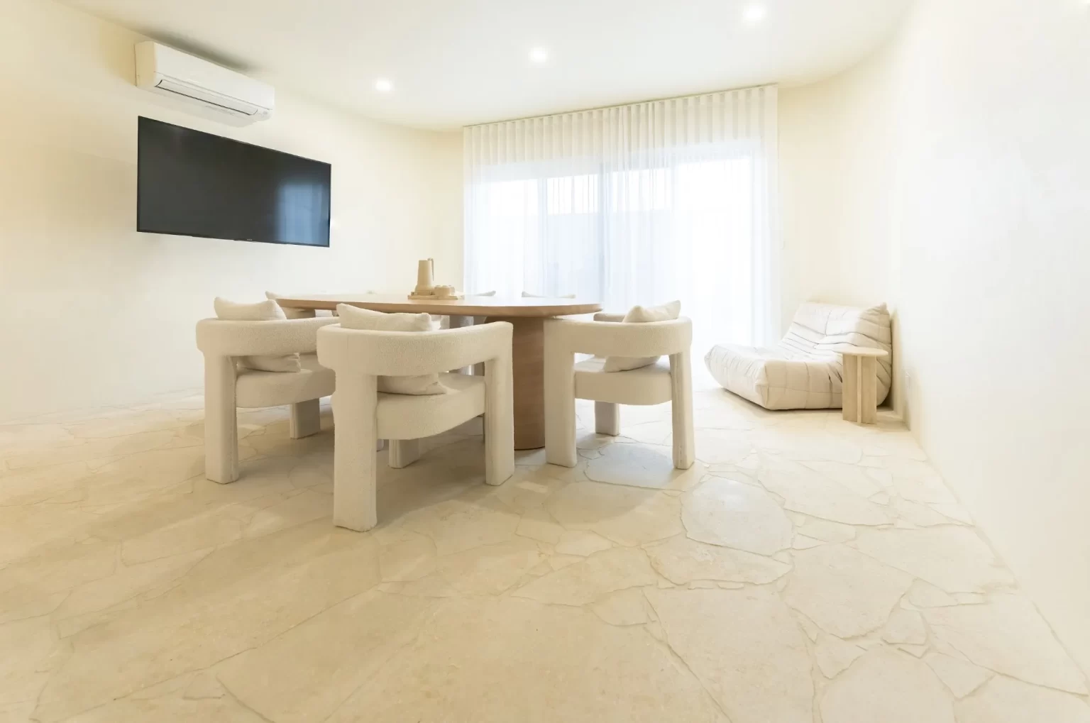 CREMA_NOVELDA_SANDBLASTED_LIMESTONE_CRAZY_PAVING_RMS_TRADERS_NATURAL_STONE_SUPPLIER_MELBOURNE (14)