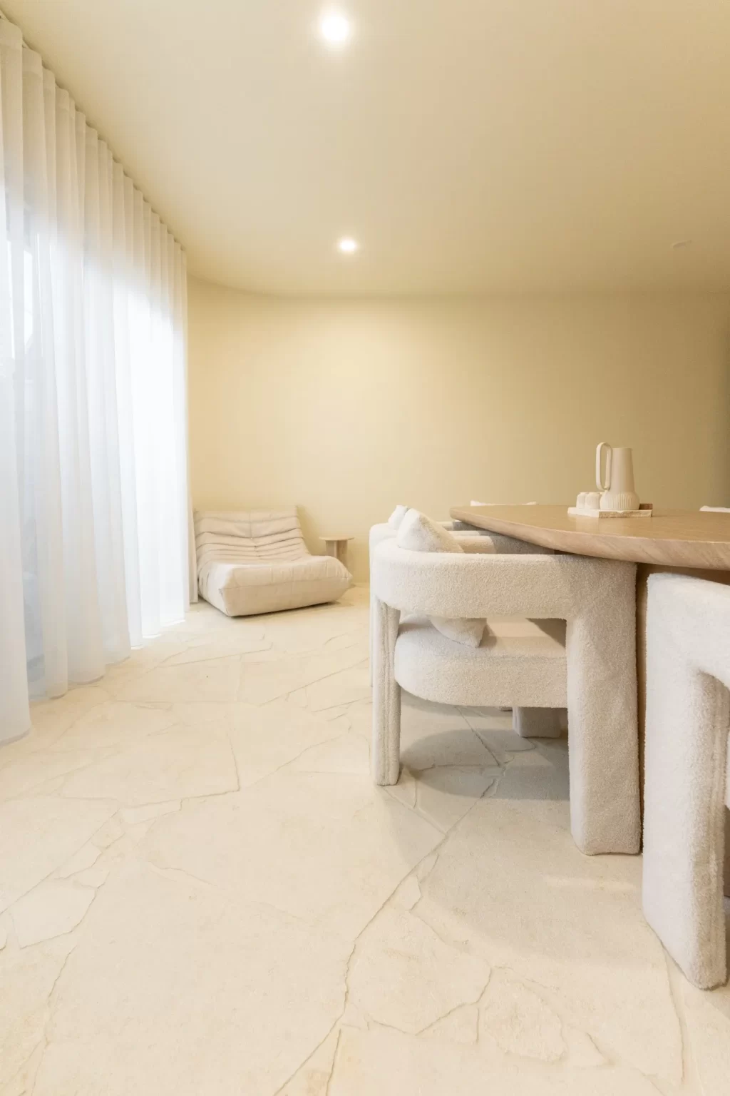 CREMA_NOVELDA_SANDBLASTED_LIMESTONE_CRAZY_PAVING_RMS_TRADERS_NATURAL_STONE_SUPPLIER_MELBOURNE (16)