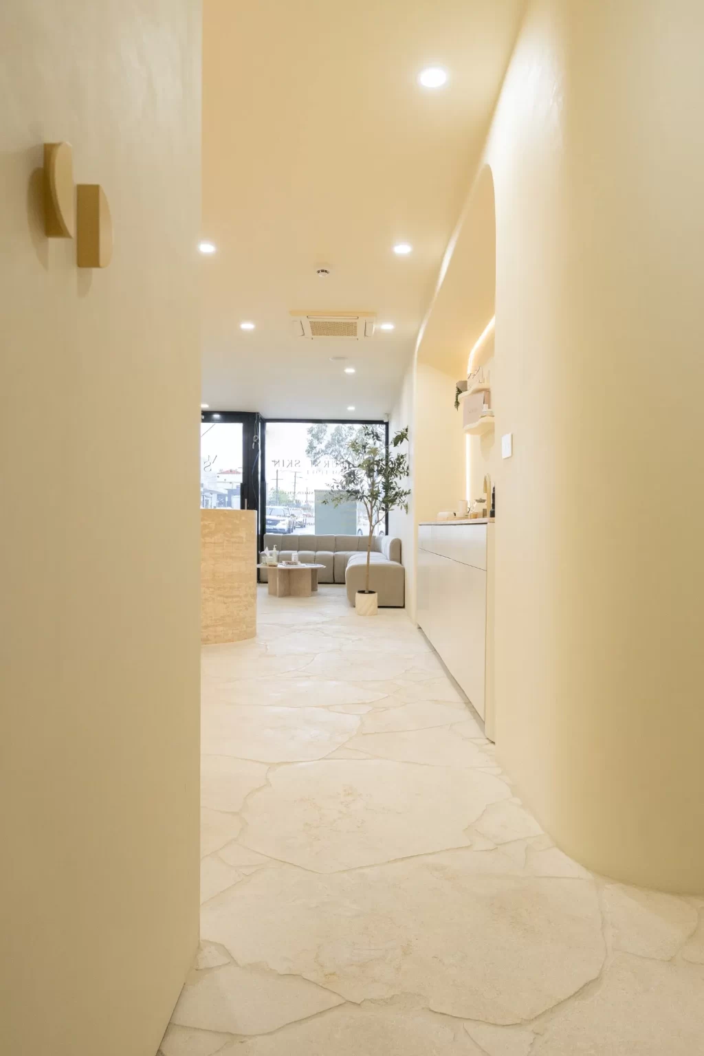 CREMA_NOVELDA_SANDBLASTED_LIMESTONE_CRAZY_PAVING_RMS_TRADERS_NATURAL_STONE_SUPPLIER_MELBOURNE (18)