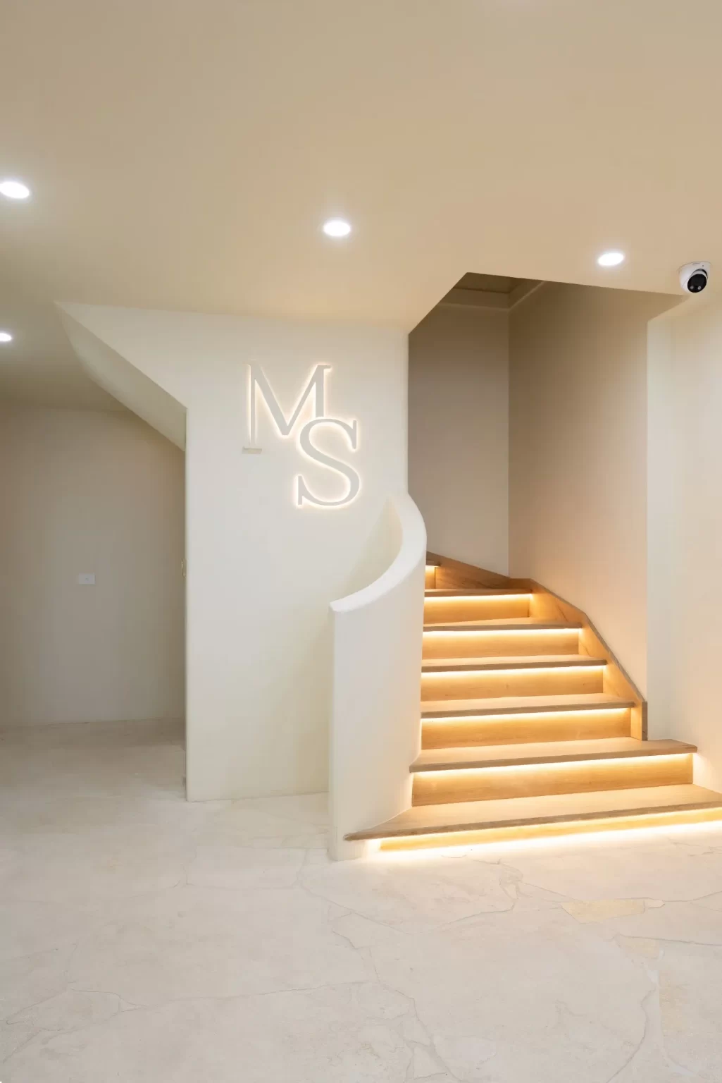 CREMA NOVELDA SANDBLASTED LIMESTONE CRAZY PAVING RMS TRADERS NATURAL STONE SUPPLIER MELBOURNE (20) Natural Stone - RMS Traders