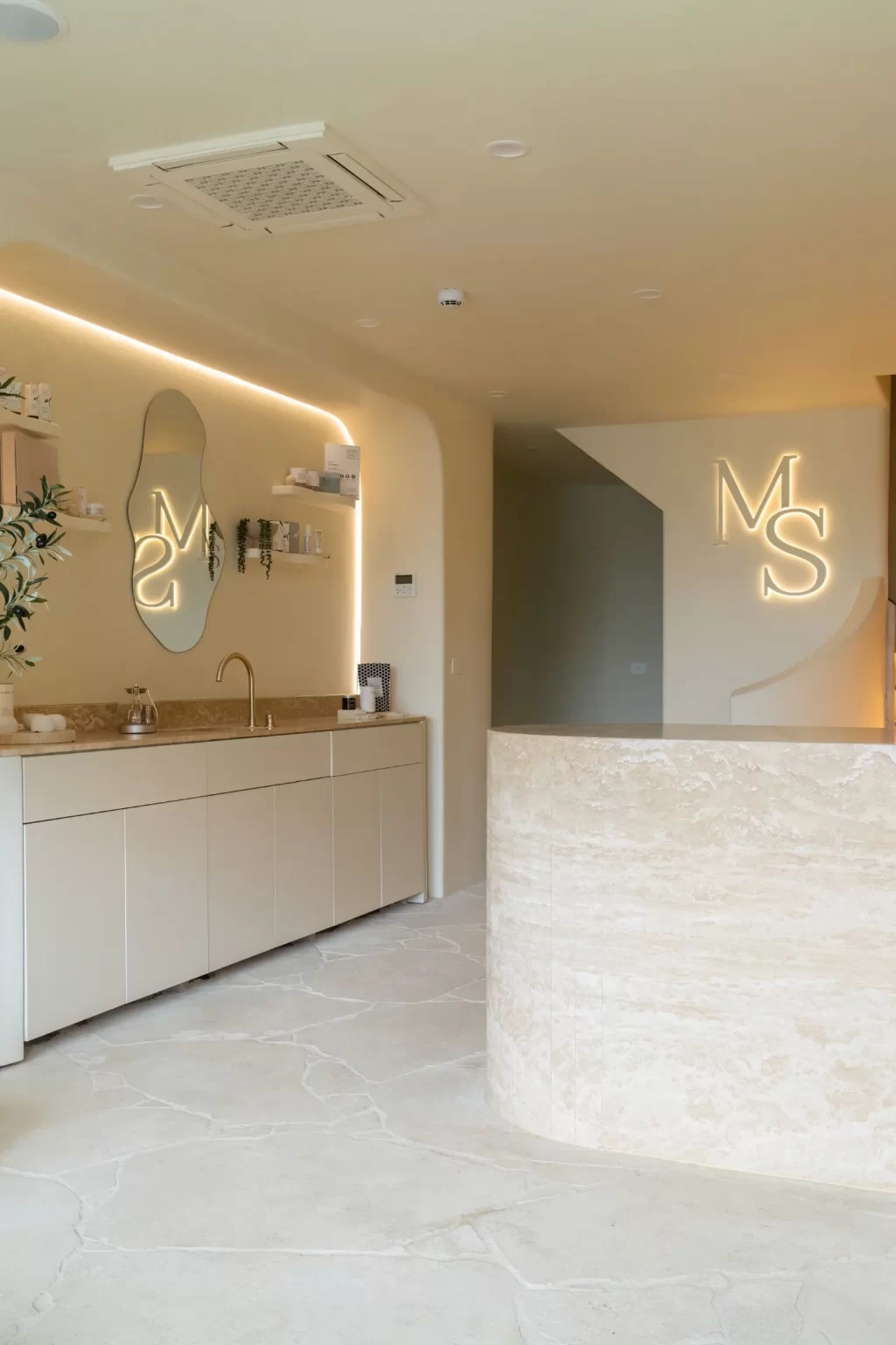 CREMA NOVELDA SANDBLASTED LIMESTONE CRAZY PAVING RMS TRADERS NATURAL STONE SUPPLIER MELBOURNE (4) Natural Stone - RMS Traders