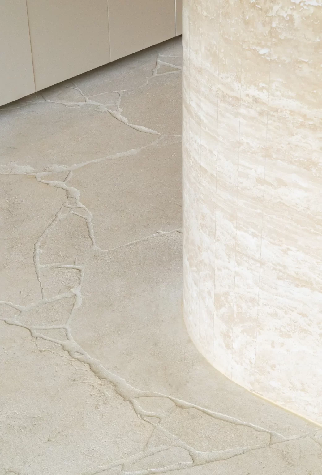 CREMA_NOVELDA_SANDBLASTED_LIMESTONE_CRAZY_PAVING_RMS_TRADERS_NATURAL_STONE_SUPPLIER_MELBOURNE (5)