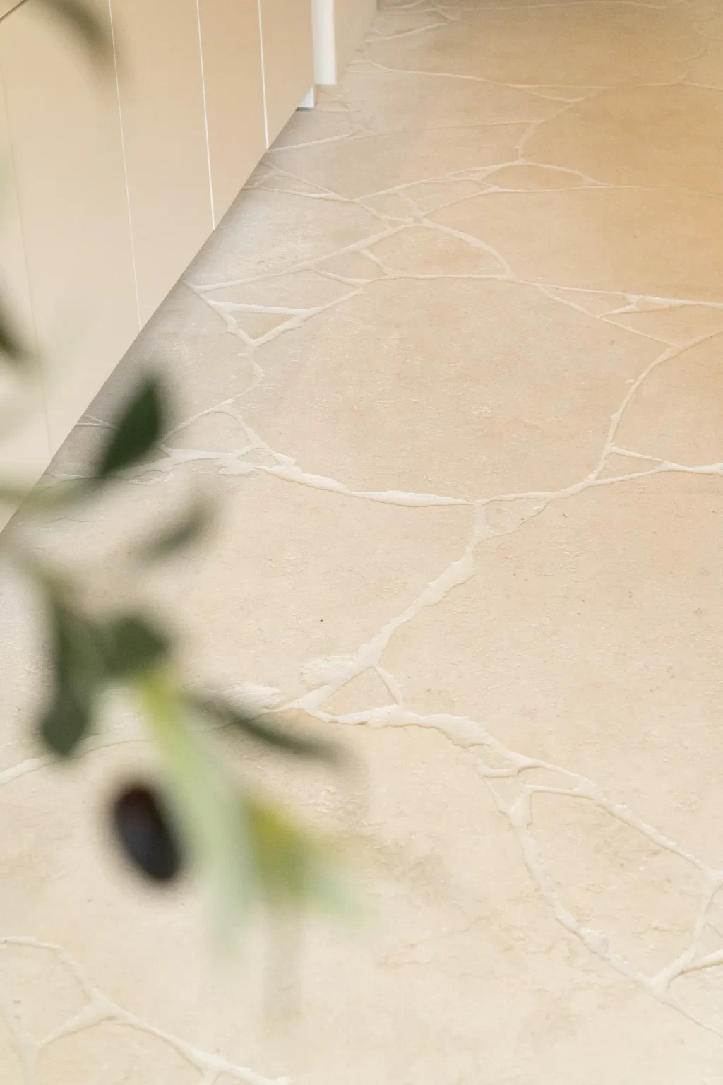 CREMA_NOVELDA_SANDBLASTED_LIMESTONE_CRAZY_PAVING_RMS_TRADERS_NATURAL_STONE_SUPPLIER_MELBOURNE (6)