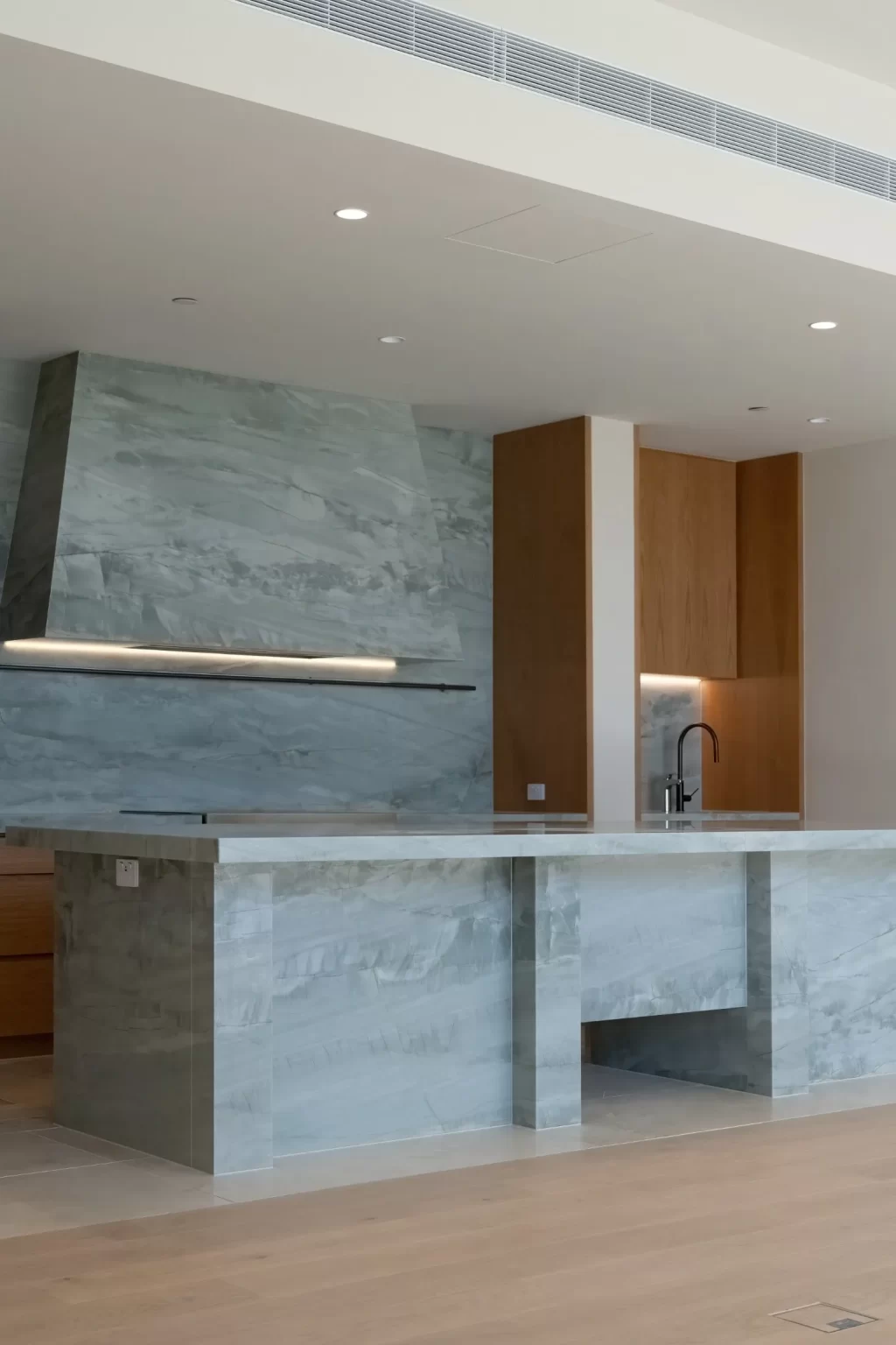 EMERALD_HAZE_QUARTZ_SLAB_RMS_TRADERS_NATURAL_STONE_SUPPLIER_MELBOURNE (1)