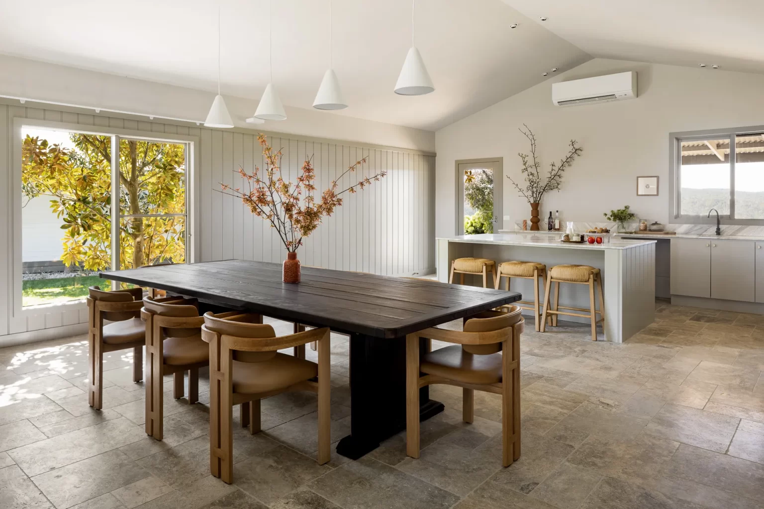 SILVER_UNFILLED_TRAVERTINE_RMS_TRADERS_NATURAL_STONE_SUPPLIER_MELBOURNE_010