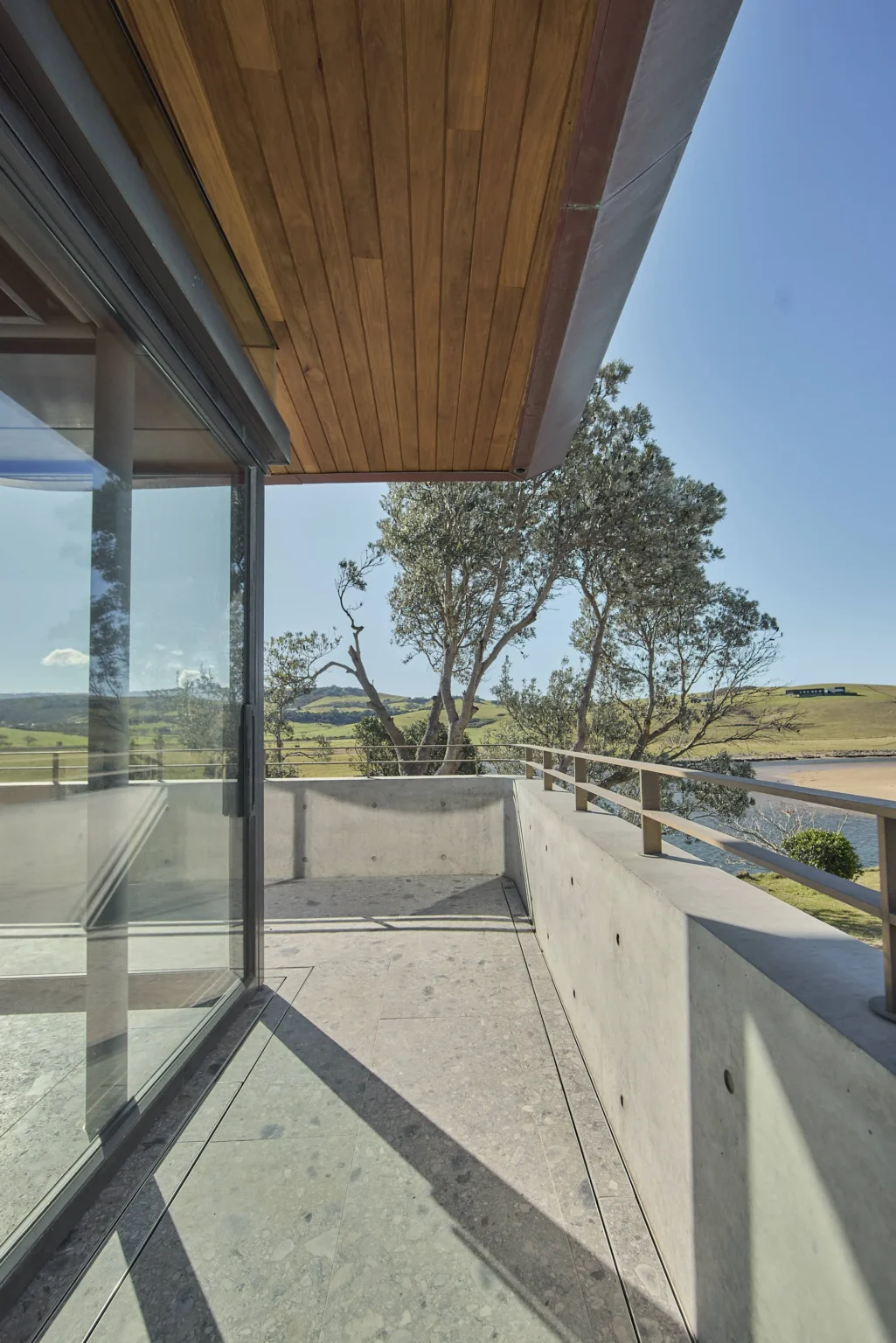 SOUTH_COAST_BEACH_HOUSE_PROJECT_RMS_TRADERS_NATURAL_STONE_SUPPLIER_MELBOURNE_025