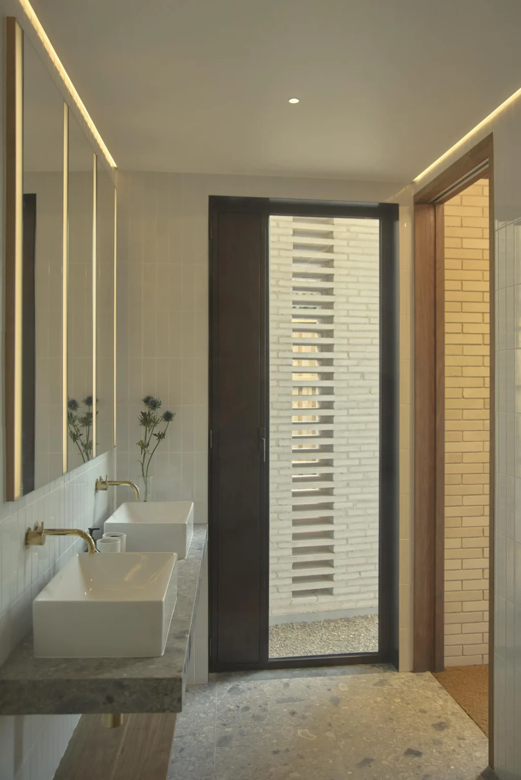 SOUTH_COAST_BEACH_HOUSE_PROJECT_RMS_TRADERS_NATURAL_STONE_SUPPLIER_MELBOURNE_043