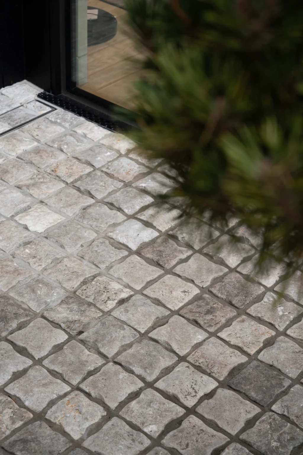 Tundra Grey Split Cobblestones