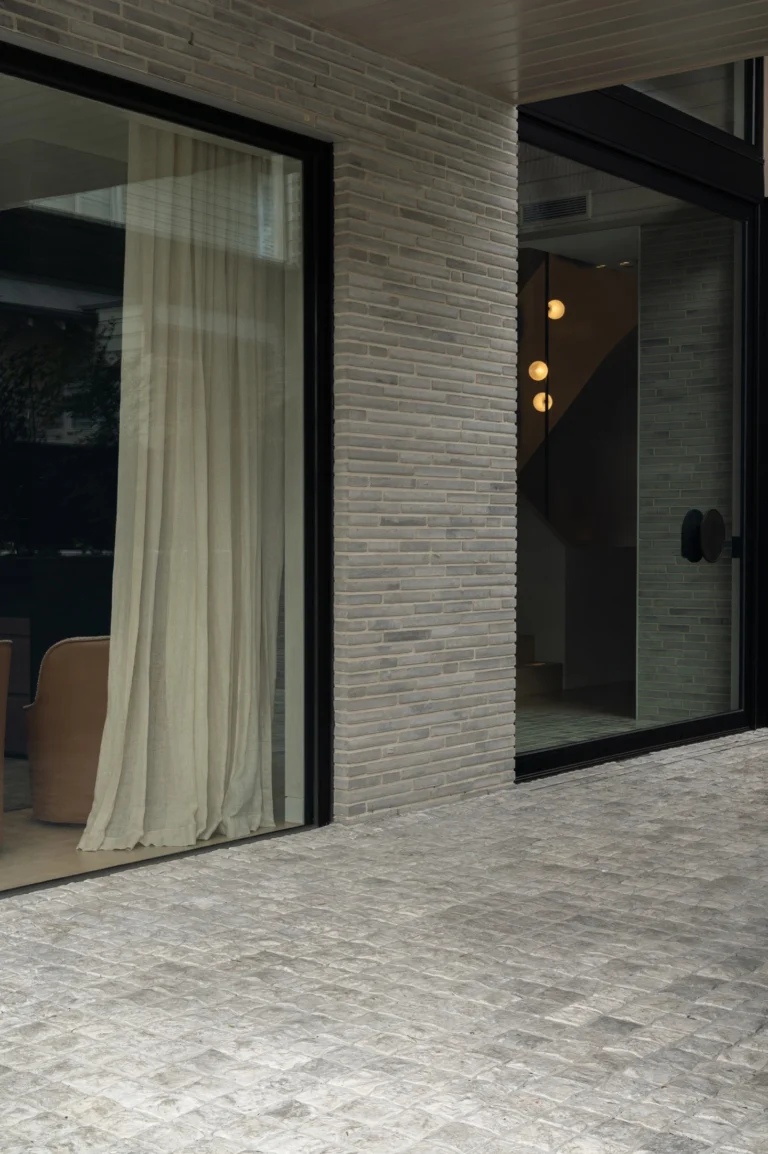 Tundra Grey Split Cobblestones